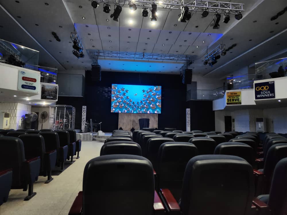 P3.9 Indoor Screen LED Wall for Church to Nigeria
